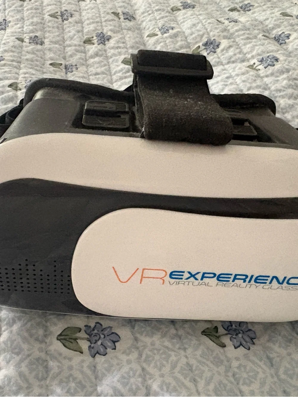Virtual Reality Viewer - White and Black Never used taken out of box for photo